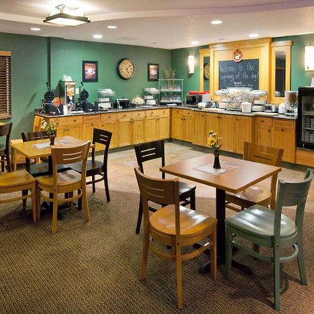 Americinn By Wyndham Anamosa Экстерьер фото